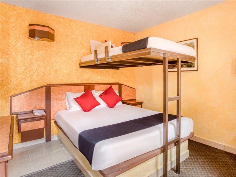 Capital O Hotel Valencia بويبلا المظهر الخارجي الصورة