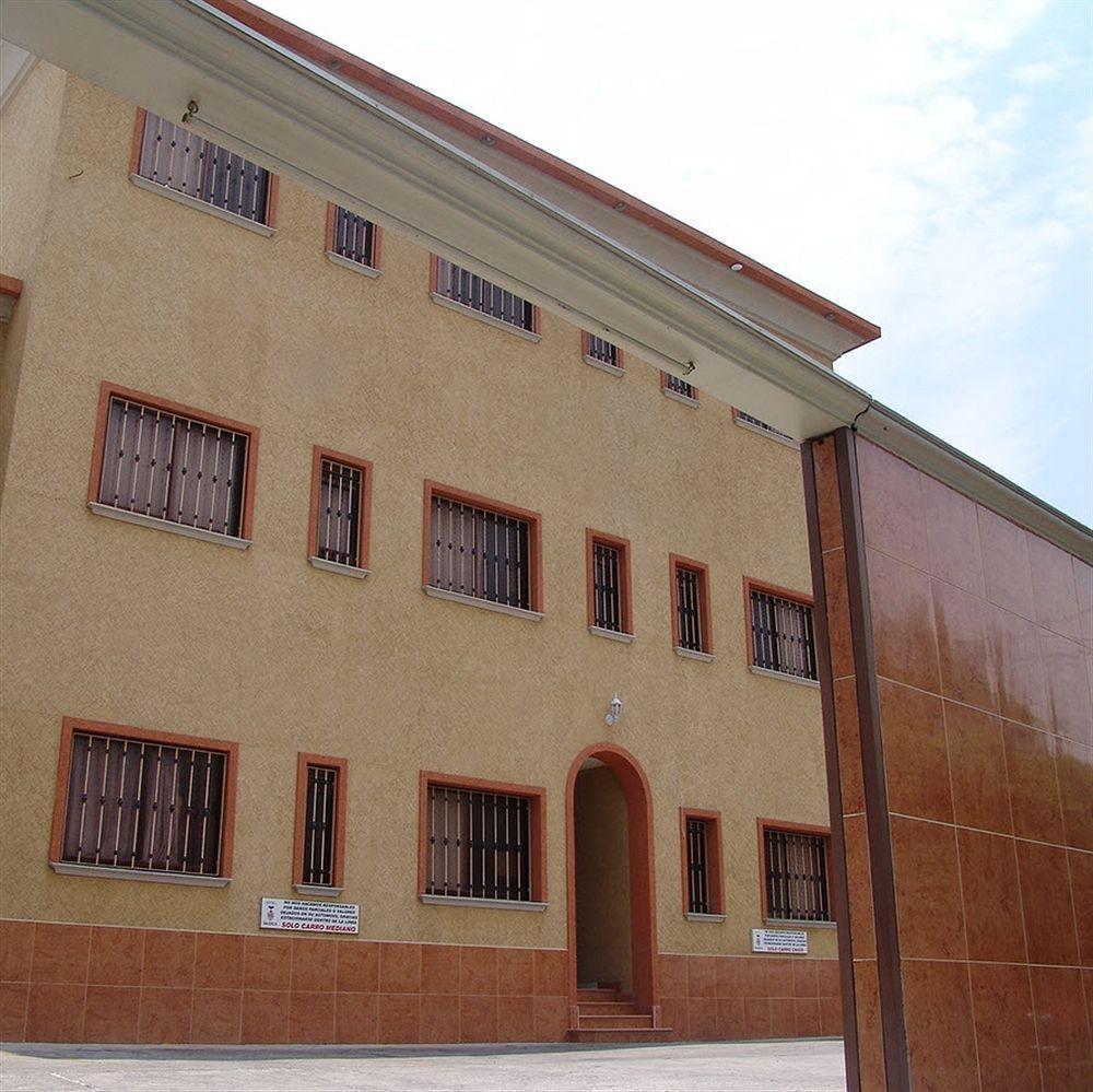 Capital O Hotel Valencia بويبلا المظهر الخارجي الصورة